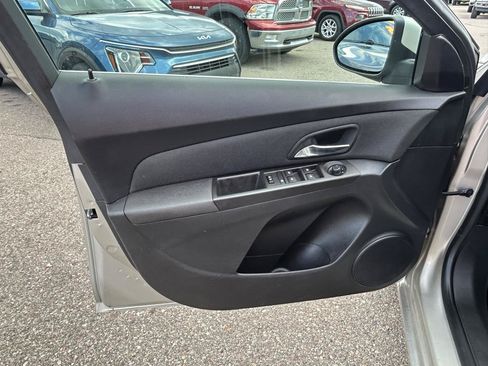 Used 2016 Chevrolet Cruze LT FWD image 14