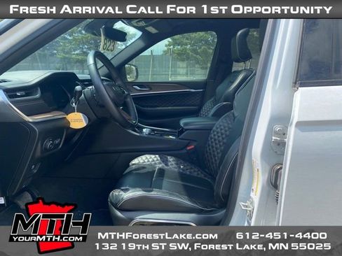 Used 2021 Jeep Grand Cherokee L Summit w/ Luxury Tech Group V AWD/4WD image 8