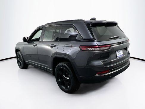 Used 2023 Jeep Grand Cherokee Altitude AWD/4WD image 7