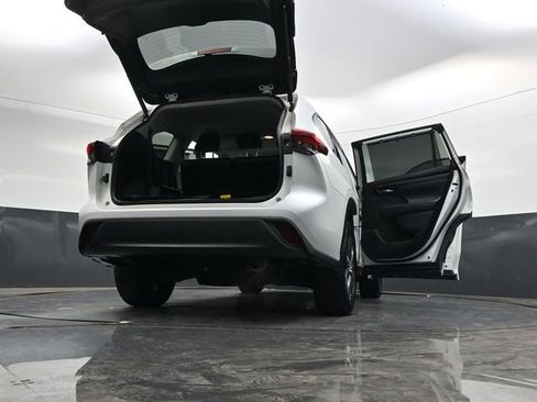 Used 2023 Toyota Highlander XLE image 38