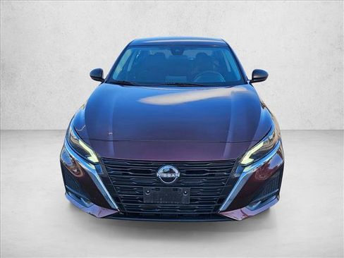 Used 2024 Nissan Altima 2.5 SV FWD image 2