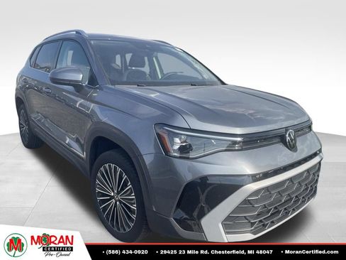 Used 2025 Volkswagen Taos SE FWD image 3