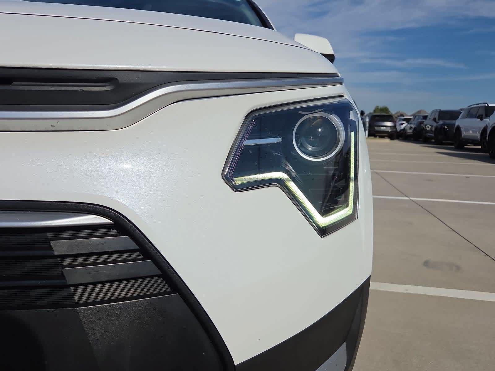 Certified 2023 Kia Niro EX FWD image 10