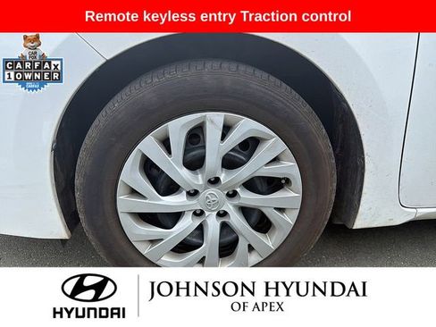 Used 2019 Toyota Corolla LE image 3