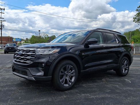 New 2026 Ford Explorer Active w/ Active Comfort Package AWD/4WD image 2