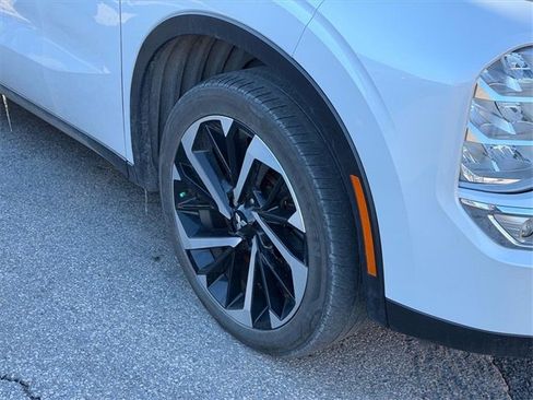 Used 2024 Mitsubishi Outlander SE image 19