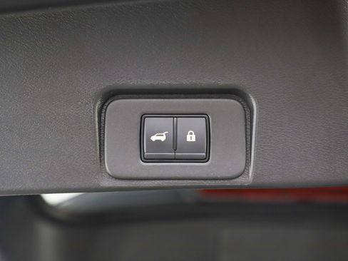 Used 2025 Nissan Rogue SV AWD/4WD image 17