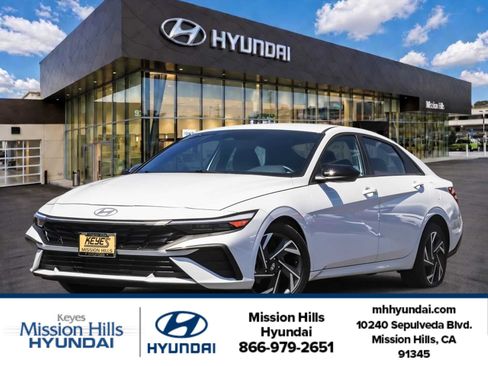 Certified 2025 Hyundai Elantra Sport FWD image 1
