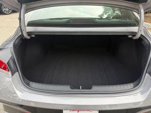 Used 2025 Hyundai Elantra Limited image 29