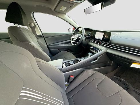 Certified 2025 Hyundai Elantra SEL image 27