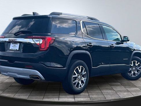 Used 2023 GMC Acadia SLT AWD/4WD image 2