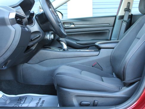 Used 2024 Nissan Altima 2.5 SV image 15