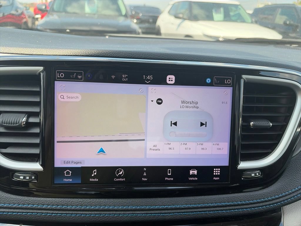 Used 2021 Chrysler Pacifica Touring-L w/ Uconnect Theater Family Group FWD image 22
