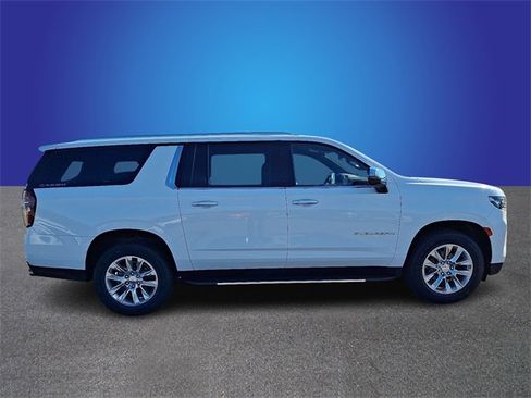 Used 2024 Chevrolet Suburban Premier image 4