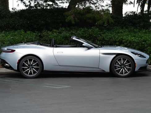 Used 2020 Aston Martin DB11 Volante RWD image 27