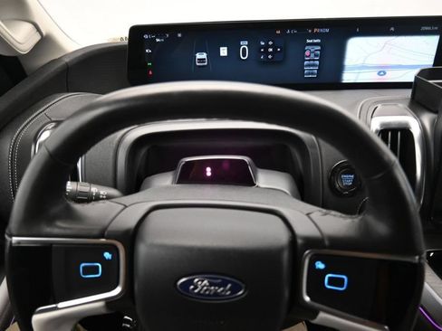 Used 2025 Ford Expedition Max Platinum AWD/4WD image 16
