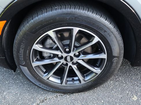 Used 2024 Cadillac XT4 Sport w/ Technology Package FWD image 13