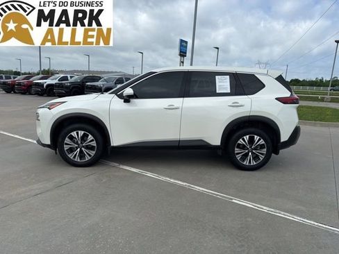 Used 2021 Nissan Rogue SV image 3