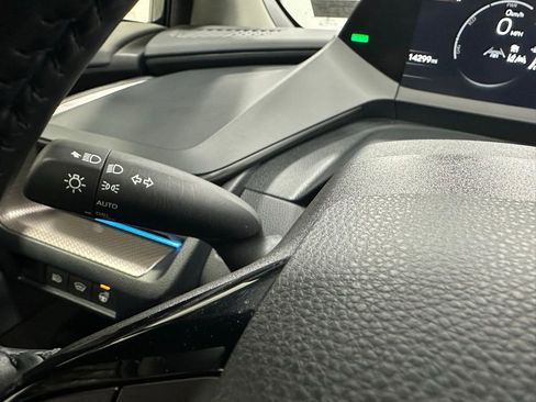 Used 2025 Toyota Prius XLE image 21