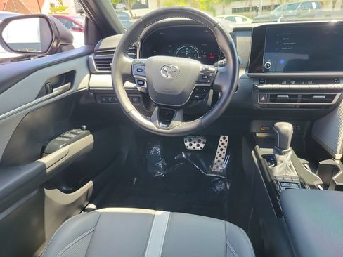 Used 2025 Toyota Camry SE w/ Convenience Package FWD image 13