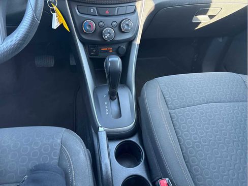 Used 2022 Chevrolet Trax LS w/ Tint and Cruise Package image 21