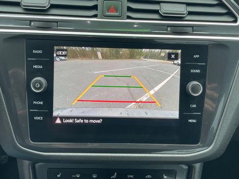 Used 2024 Volkswagen Tiguan SE image 6