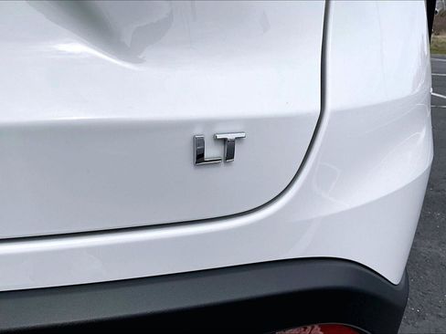 Used 2025 Chevrolet Trax LT image 9