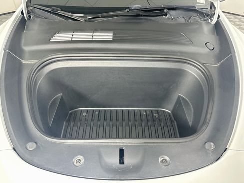 Used 2021 Tesla Model Y Long Range AWD/4WD image 34
