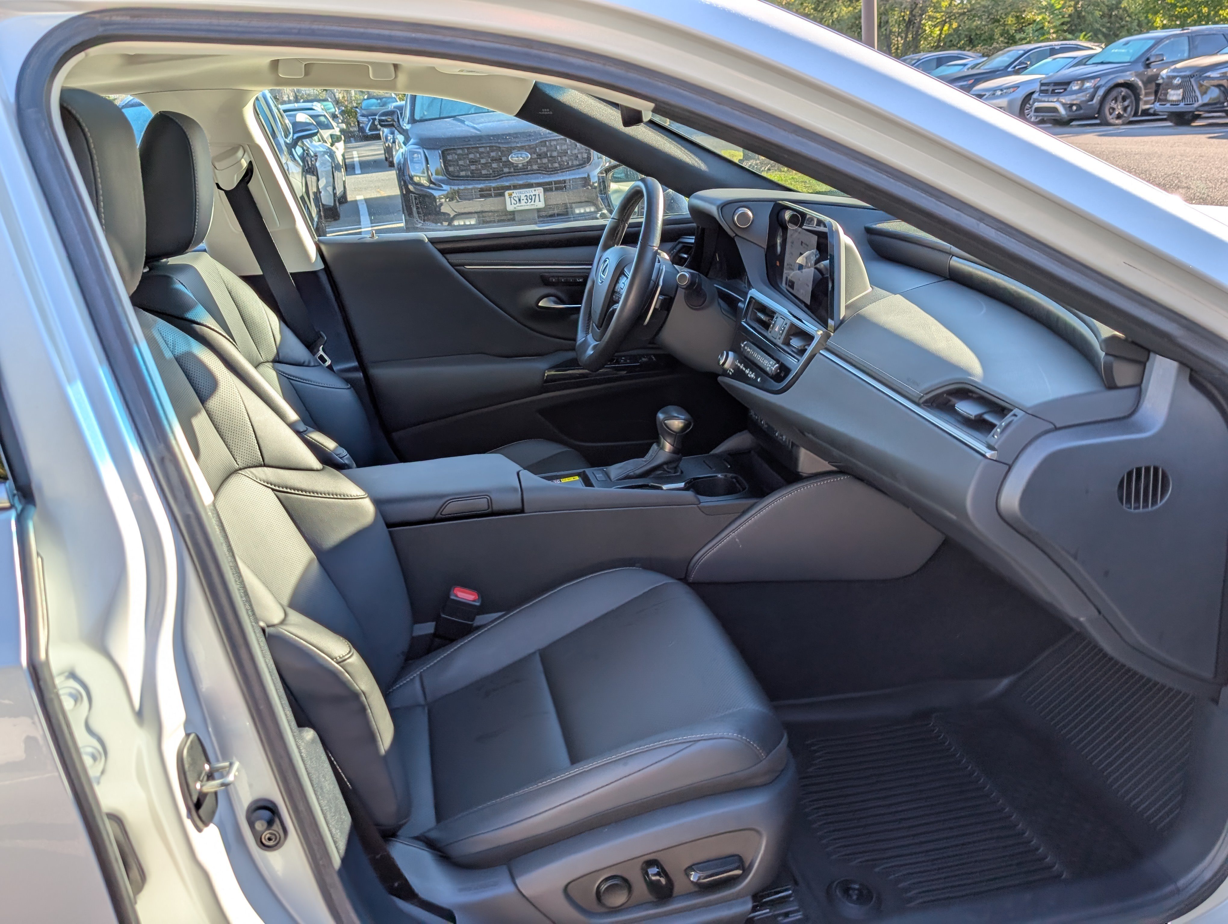 Used 2025 Lexus ES 350 w/ Premium Package FWD image 11
