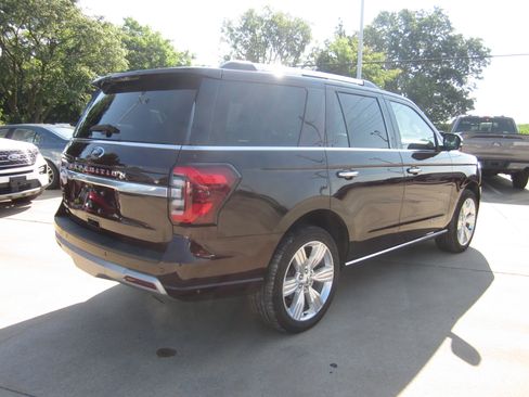 Used 2024 Ford Expedition Platinum AWD/4WD image 6