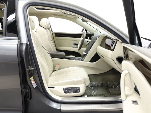 Used 2018 Bentley Flying Spur V8 AWD/4WD image 93