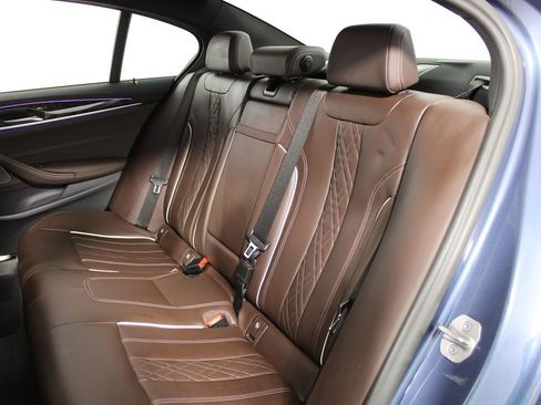 Used 2023 BMW 530e w/ M Sport Package image 36