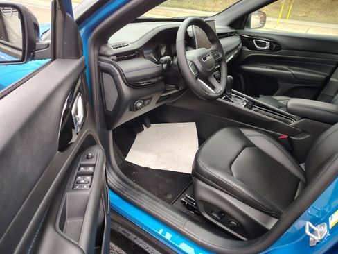 New 2026 Jeep Compass Limited image 10