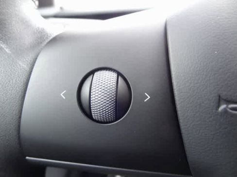 Used 2025 Tesla Model Y Long Range image 15