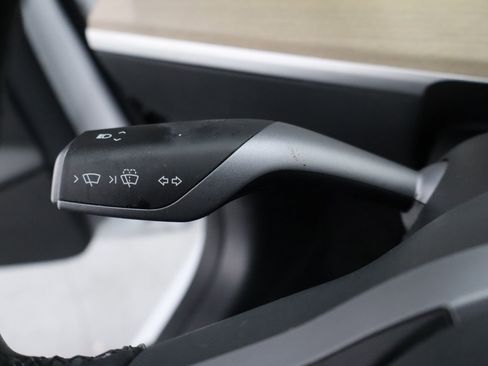 Used 2023 Tesla Model 3 Standard Range image 18