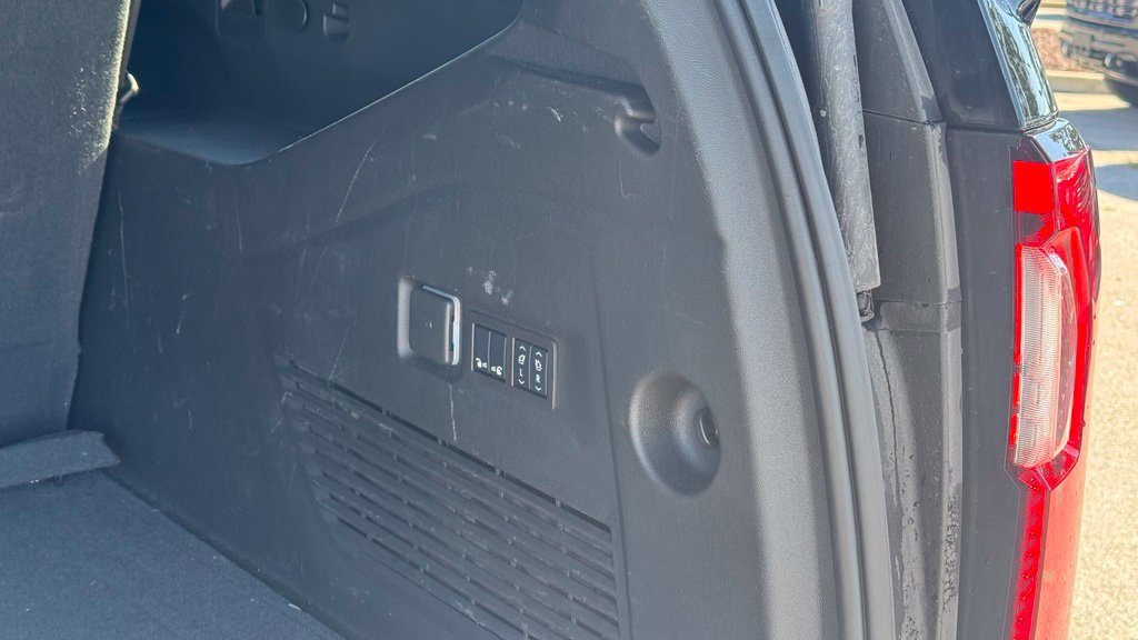 Used 2025 GMC Yukon XL AT4 Ultimate w/ LPO, Floor Liner Package AWD/4WD image 5