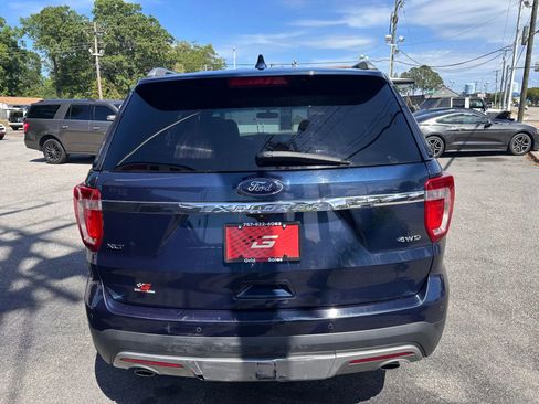 Used 2017 Ford Explorer XLT w/ Equipment Group 202A AWD/4WD image 4