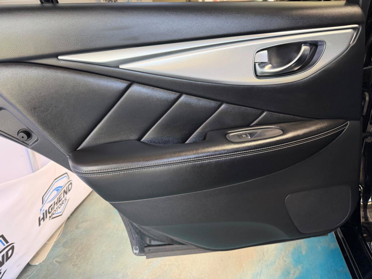 Used 2019 INFINITI Q50 Luxe w/ Essential Package (3.0T Luxe) AWD/4WD image 17