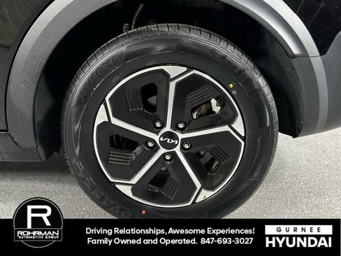 Used 2023 Kia Niro EX image 5