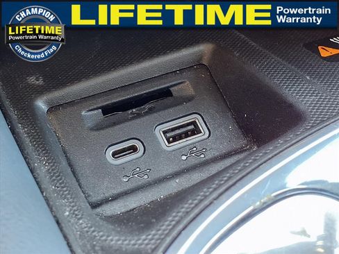 Used 2022 Buick Enclave Premium image 26