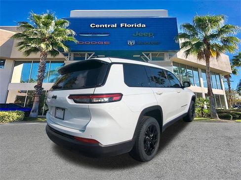 Certified 2024 Jeep Grand Cherokee L Laredo image 5