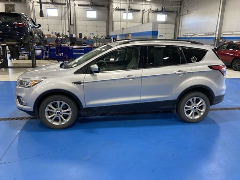 Used 2017 Ford Escape SE w/ SE Leather Comfort Package AWD/4WD image 4