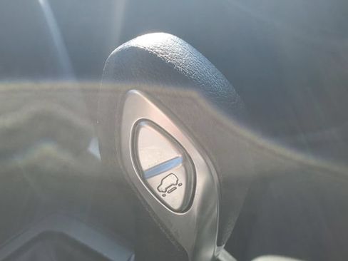 Used 2018 Ford Focus SE w/ Cold Weather Package FWD image 28