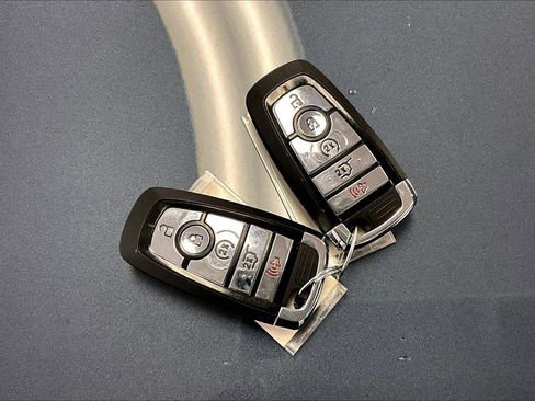 Used 2022 Lincoln Corsair Reserve w/ Equipment Group 201A image 9