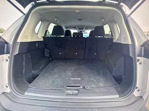 Used 2023 Nissan Rogue SV FWD image 7