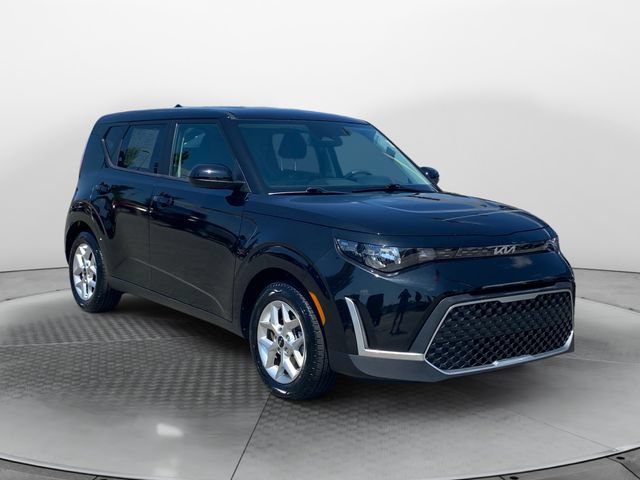 Used 2025 Kia Soul LX w/ LX Technology Package FWD image 7