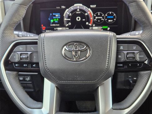 Used 2025 Toyota Sequoia Platinum AWD/4WD image 18