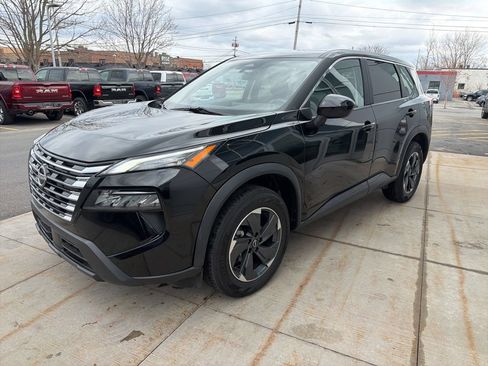 Used 2024 Nissan Rogue SV AWD/4WD image 7