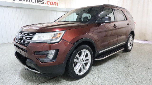 Used 2016 Ford Explorer XLT w/ Equipment Group 202A AWD/4WD image 2