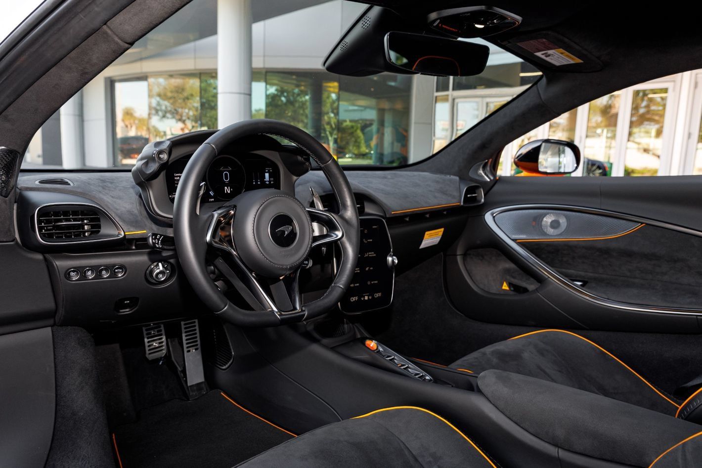 Used 2025 McLaren Artura RWD image 33